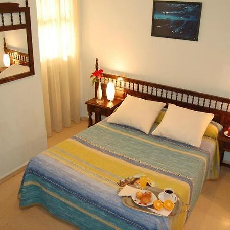 Hostal Los Infantes Salamanca Bagian luar foto