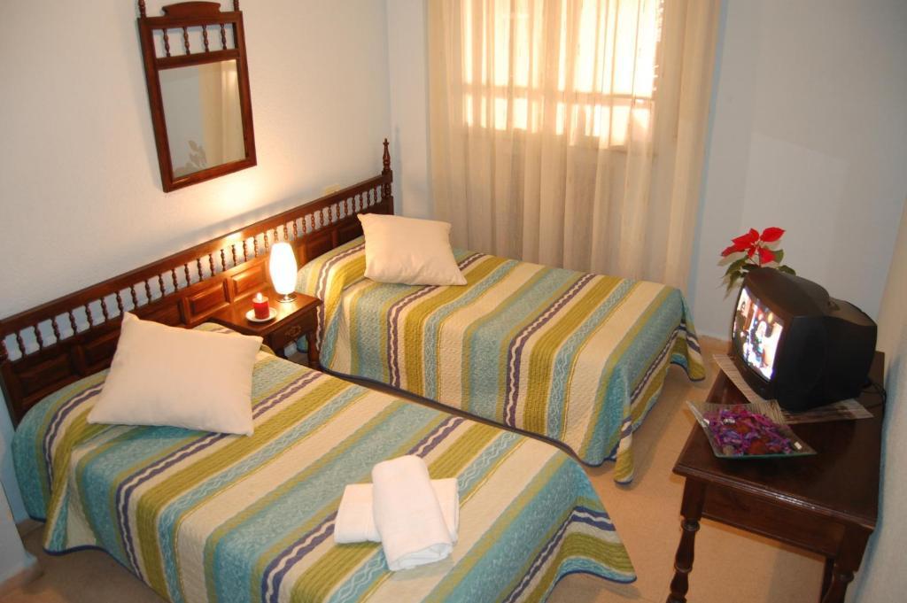 Hostal Los Infantes Salamanca Bagian luar foto