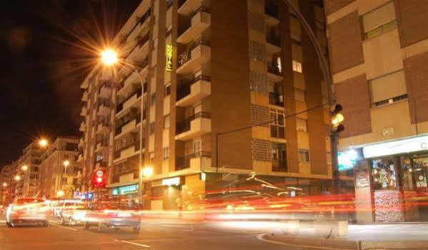 Hostal Los Infantes Salamanca Bagian luar foto